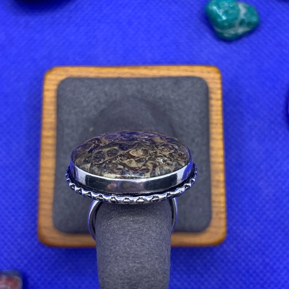 Comfort Curl Adjustable Large Round Turritella Ring! GLOWS UNDER BLACKLIGHT! - Picture 6 of 16